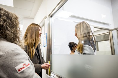 La Infanta Sofía en el momento que conoce a Ona