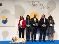 Foto familia premio Correo Farmaceutico a la FOPG