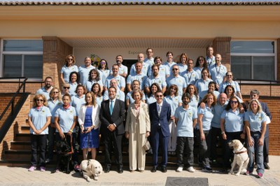 La plantilla de la Fundación con Doña Sofía y Miguel Carballeda, Presidente de la ONCE